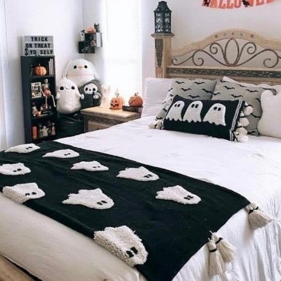 Rachel Zoe Balck with White Ghost Decorative Throw - Picture 4 of 4